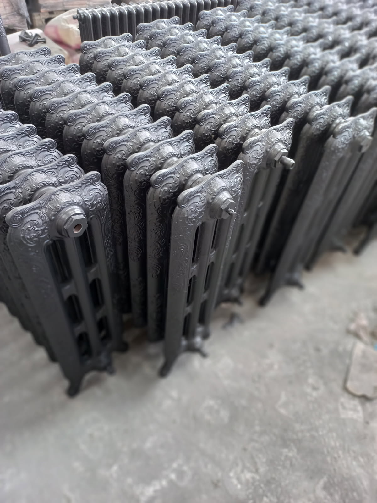 radiateurs en fonte ancien fleuris