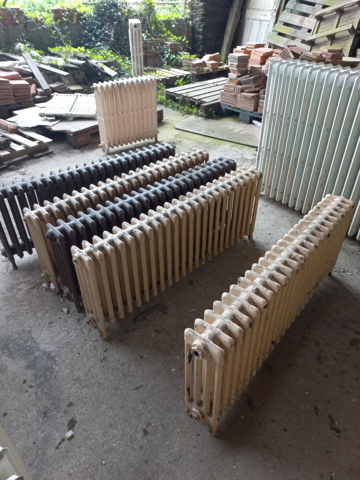 radiateurs en fonte ancien classique avant rénovation